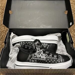 NIB Skechers x Snoop